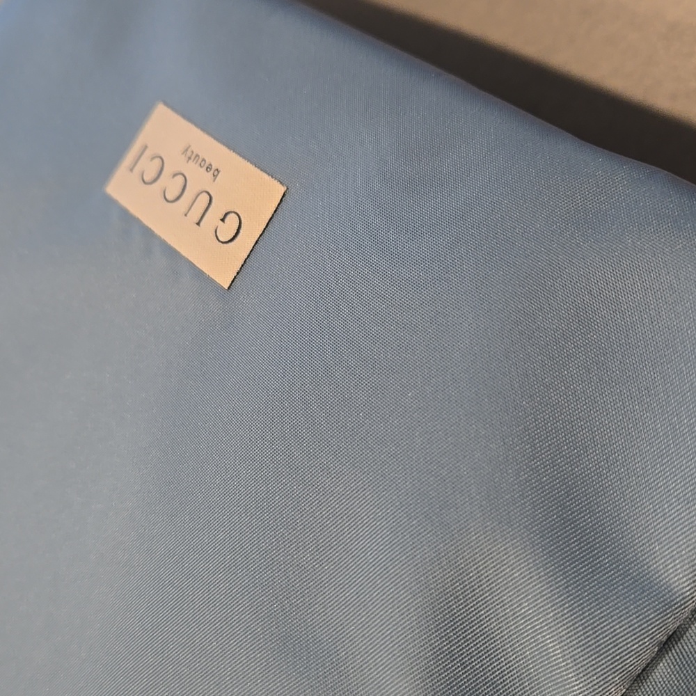 New never used GUCCI zipper pouch clutch bag in beautiful Blue Silver 8x6 1/2 in - Picture 8 of 9